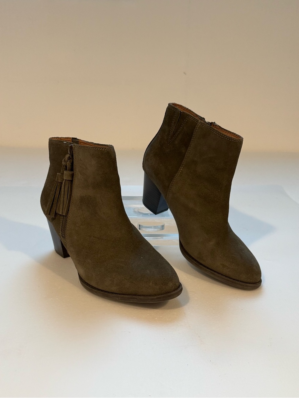 Vionic Madeline Women’s Size 8 Olive Green Suede Ankle Boots Tassel Block Heel